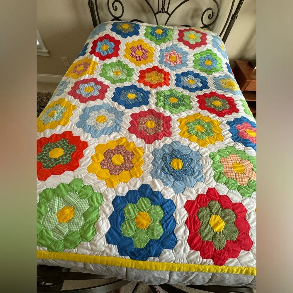 Rare Vintage 1920’s Grandmother’s Flower Garden Hand Stitched 92”x72” Quilt